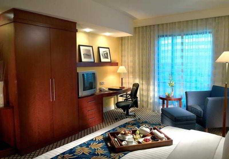 Millennium Lakeview Hotel Formerly Copthorne Lakeview Hotel Dubai Bagian luar foto